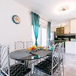 Apartamento 3 & 4 Bedrooms Simona *