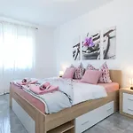 3 & 4 Bedrooms Simona *