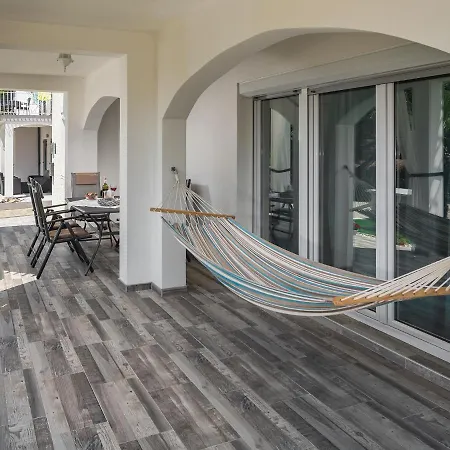 3 & 4 Bedrooms Simona Daire *