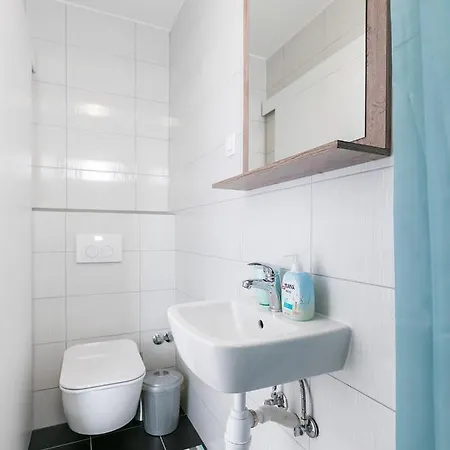 דירה 3 & 4 Bedrooms Simona פורץ