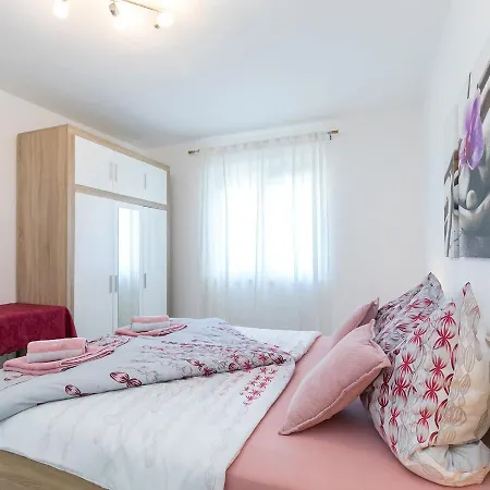 3 & 4 Bedrooms Simona Apartment Porec