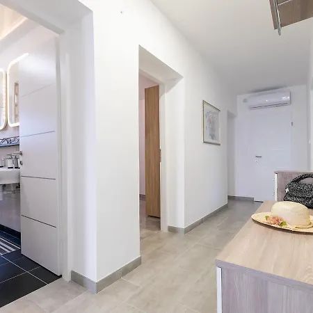 3 & 4 Bedrooms Simona דירה