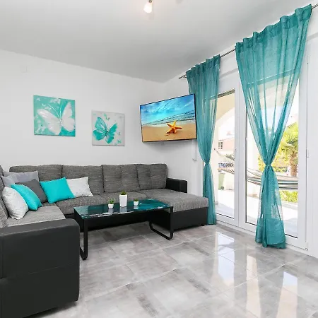 דירה 3 & 4 Bedrooms Simona פורץ