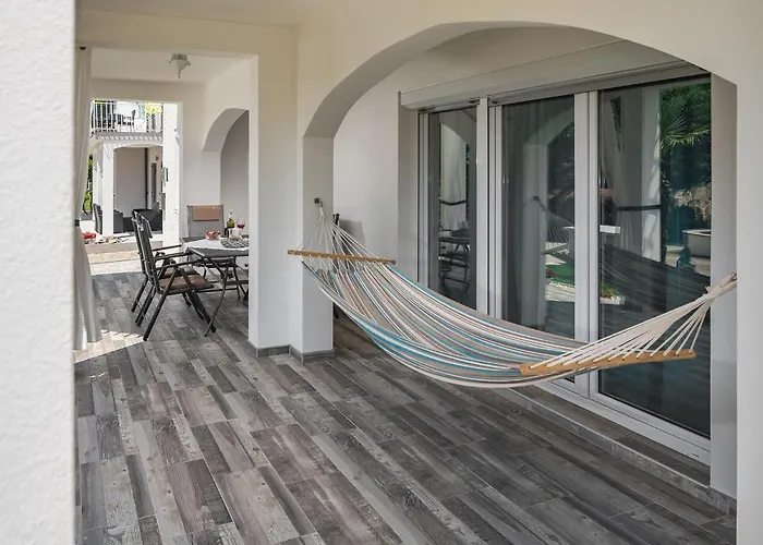 3 & 4 Bedrooms Simona Apartman *