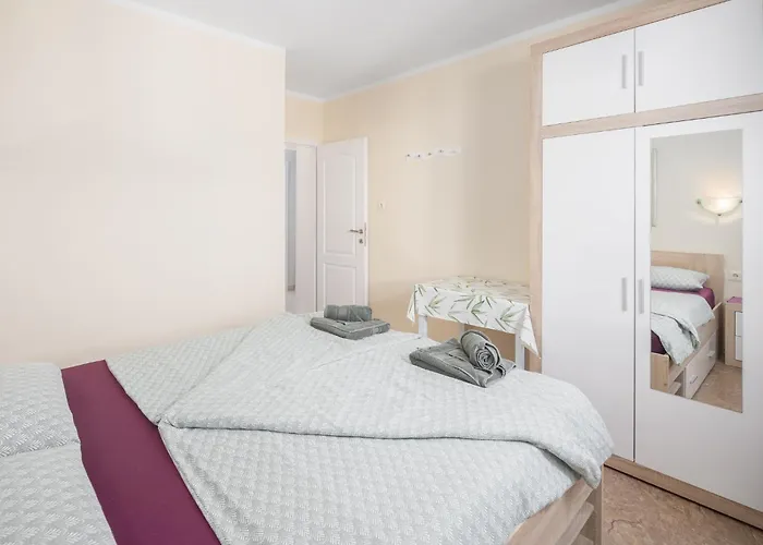 3 & 4 Bedrooms Simona Apartman