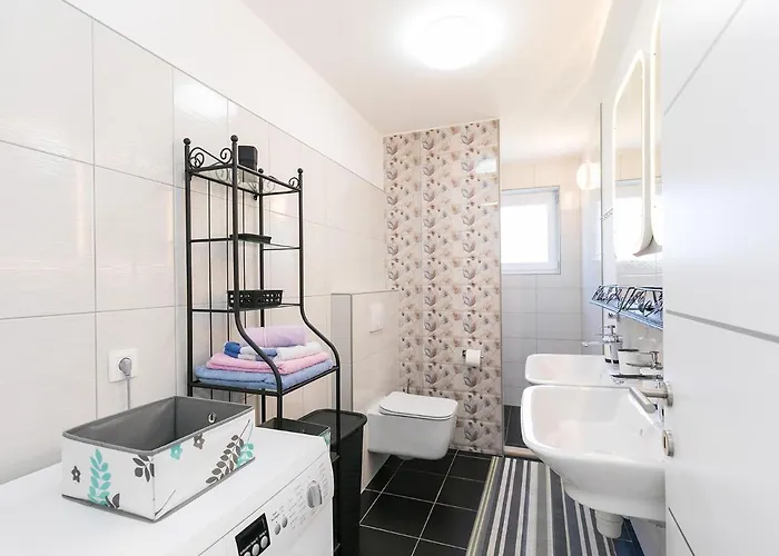 3 & 4 Bedrooms Simona *