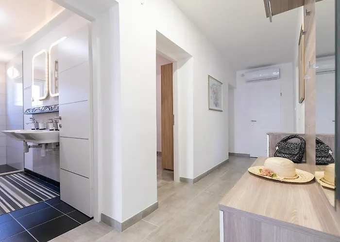 3 & 4 Bedrooms Simona Apartman