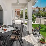 3 & 4 Bedrooms Simona Апартаменти *