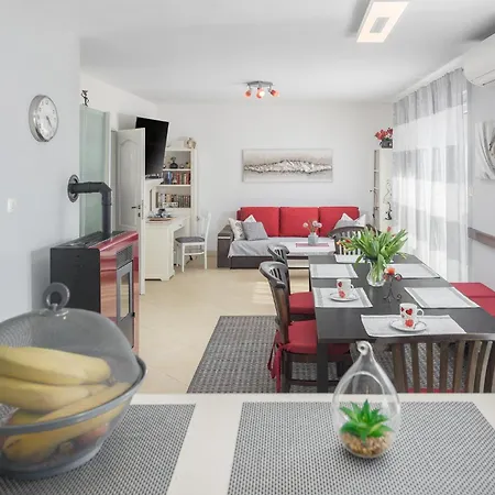 3 & 4 Bedrooms Simona Πόρετς