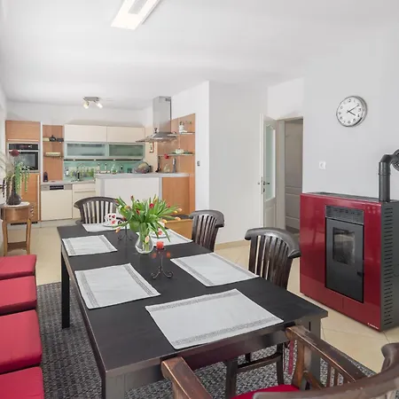 3 & 4 Bedrooms Simona Διαμέρισμα *