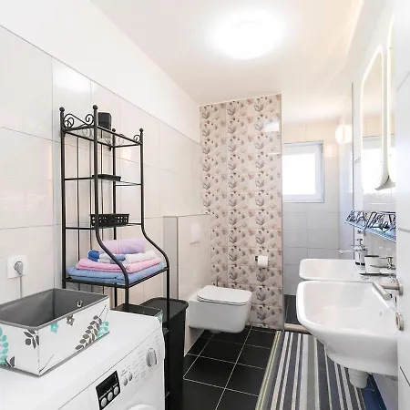 3 & 4 Bedrooms Simona *