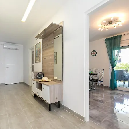 Апартаменты 3 & 4 Bedrooms Simona Пореч