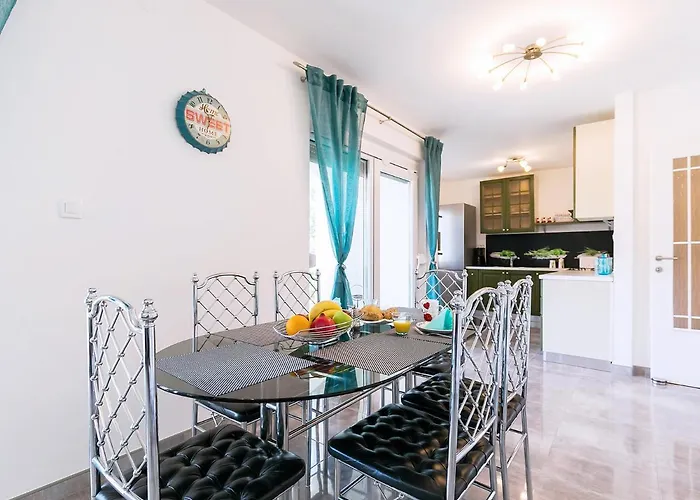 Apartament 3 & 4 Bedrooms Simona *