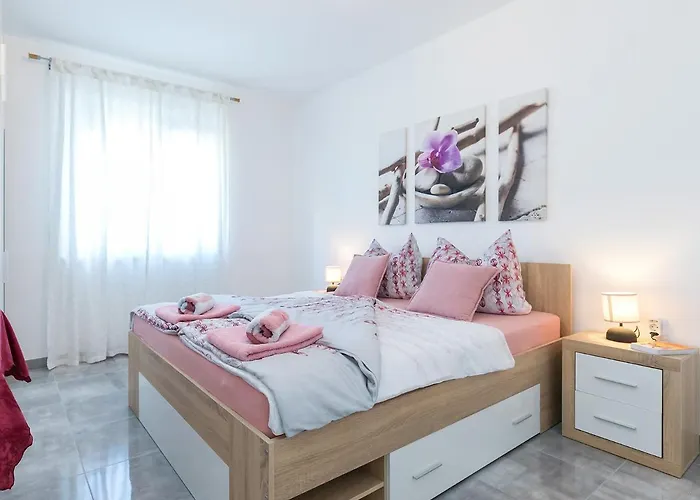 3 & 4 Bedrooms Simona *