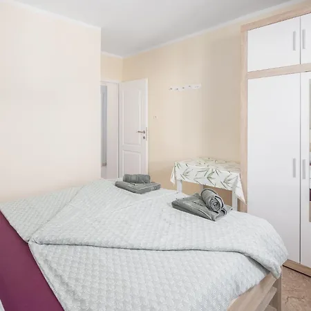 3 & 4 Bedrooms Simona 公寓