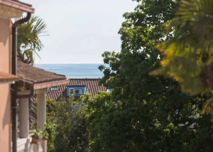 3 & 4 Bedrooms Simona